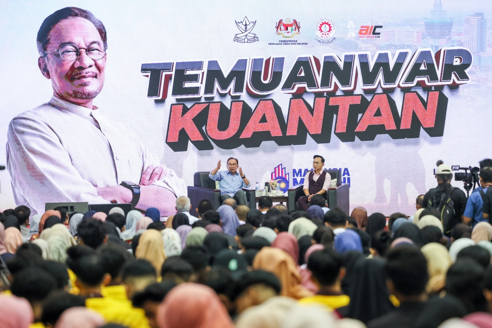 Prime Minister Datuk Seri Anwar Ibrahim speaks at a dialogue session of the Kuantan Meet Anwar programme at Kolej Kemahiran Tinggi MARA, August 1, 2023. — Bernama pic 