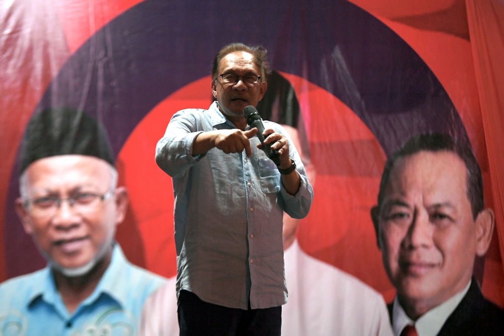 Prime Minister Datuk Seri Anwar Ibrahim expressed confidence that unity government parties will secure a win in the state elections, saying that this was based on the people’s support for the government. ― Bernama pic