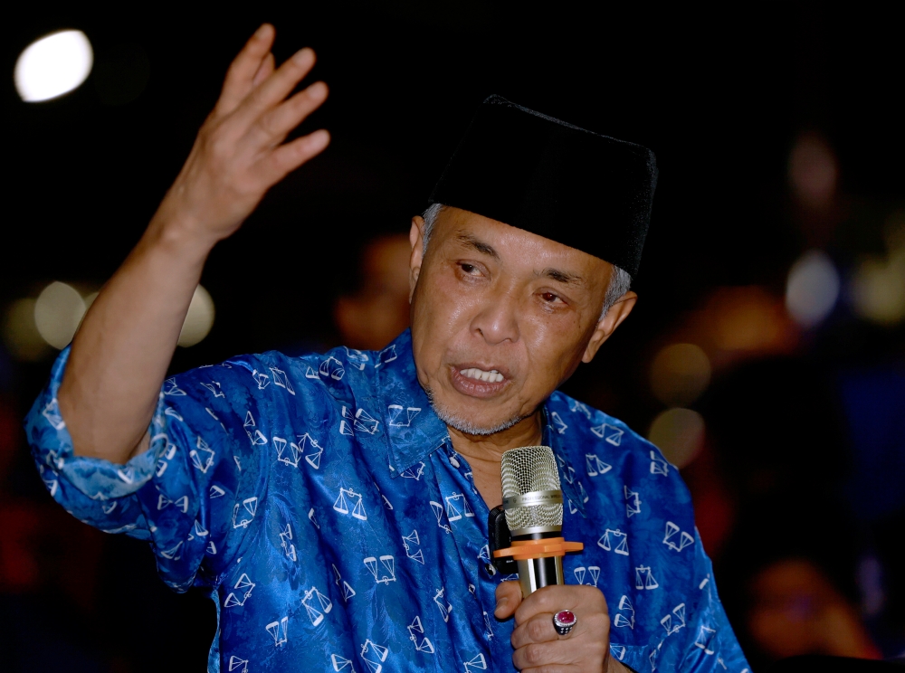 Datuk Seri Ahmad Zahid Hamidi speaks during a Kuang constituency ceramah at Bandar Tasik Puteri in Rawang August 3, 2023. ― Bernama pic