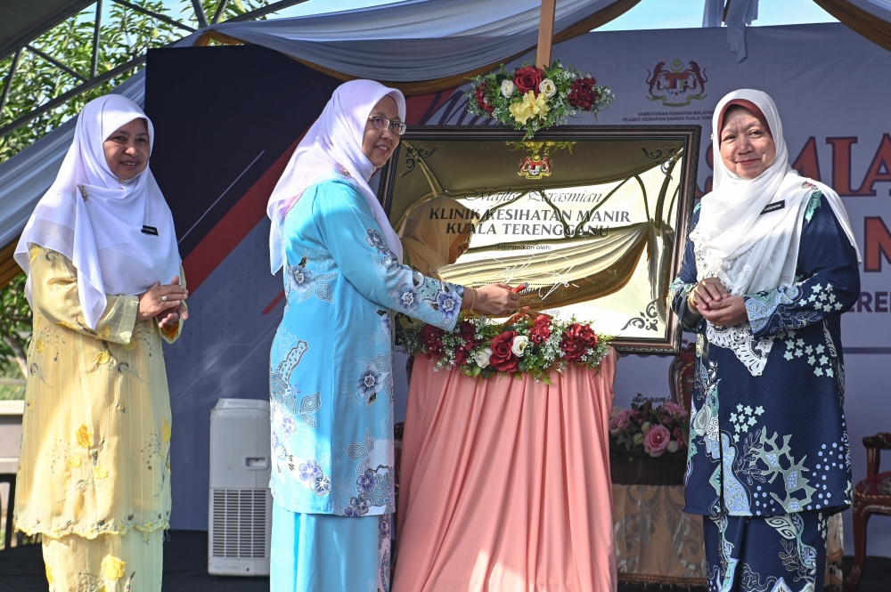 Health Minister Dr Zaliha Mustafa at Manir Health Clinic here today. — Bernama pic