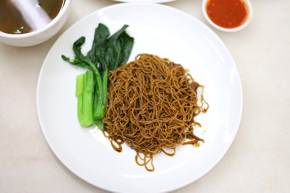 The springy ‘wantan mee’ is the best pairing for the roasted meats