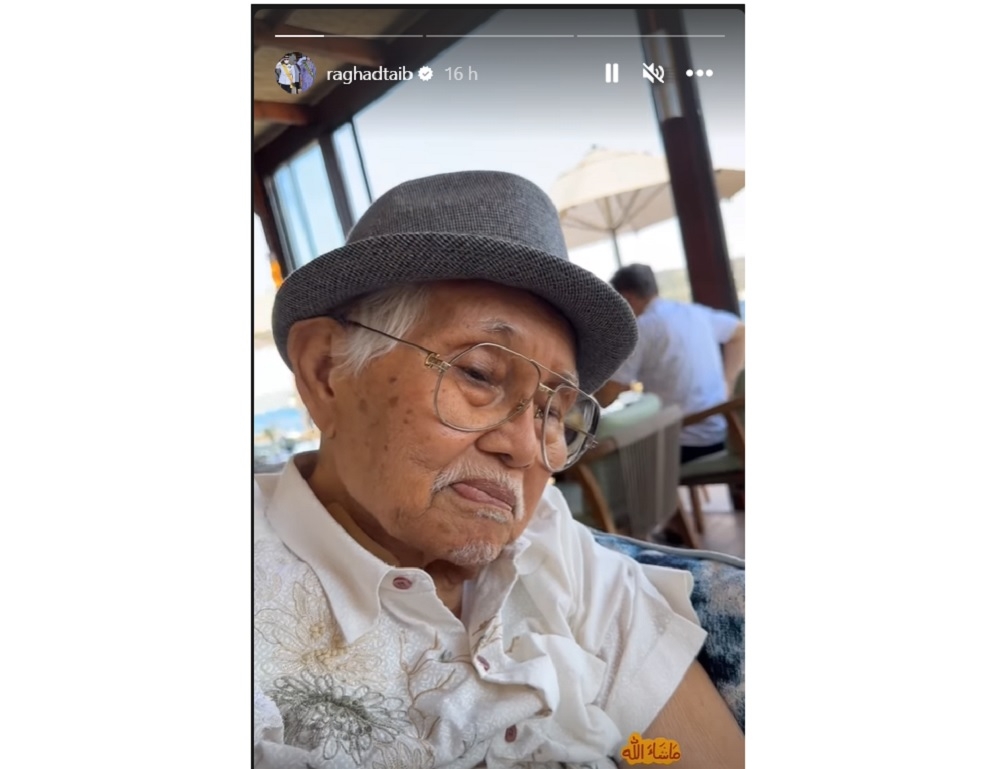 Screenshot of the post shared by Raghad shows Taib at a café. — Picture via Instagram/ raghadtaib