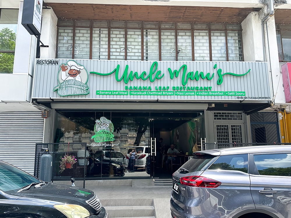 If you drive down the Lebuhraya Damansara Puchong, you can spot the place beckoning you to dine there