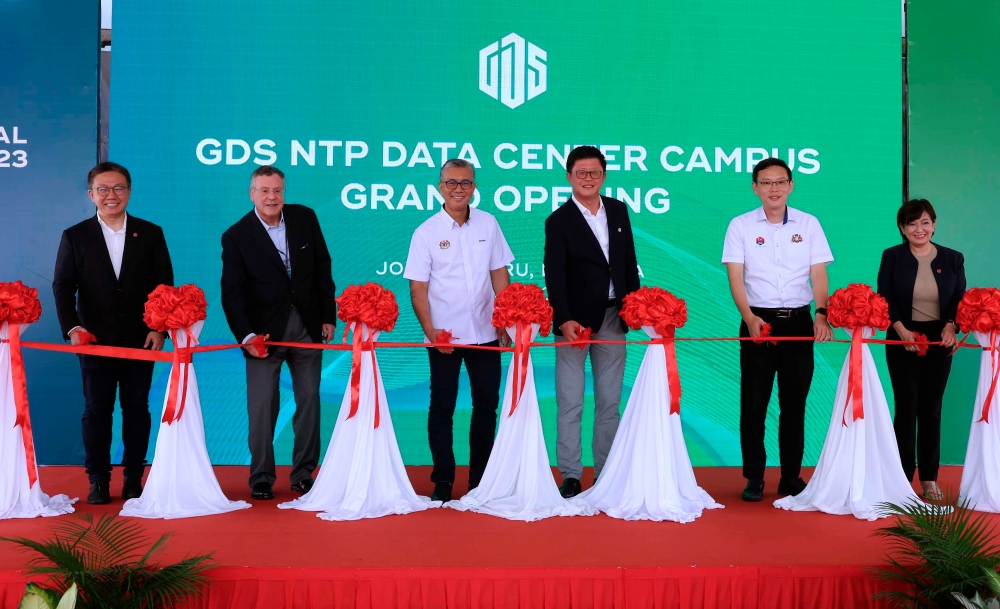 Investment, Trade and Industry Minister Tengku Datuk Seri Zafrul Tengku Abdul Aziz (3rd left) officiating the launch of the GDS NTP data centre campus in the Nusajaya Technology Park in Iskandar Puteri August 10, 2023. — Bernama pic