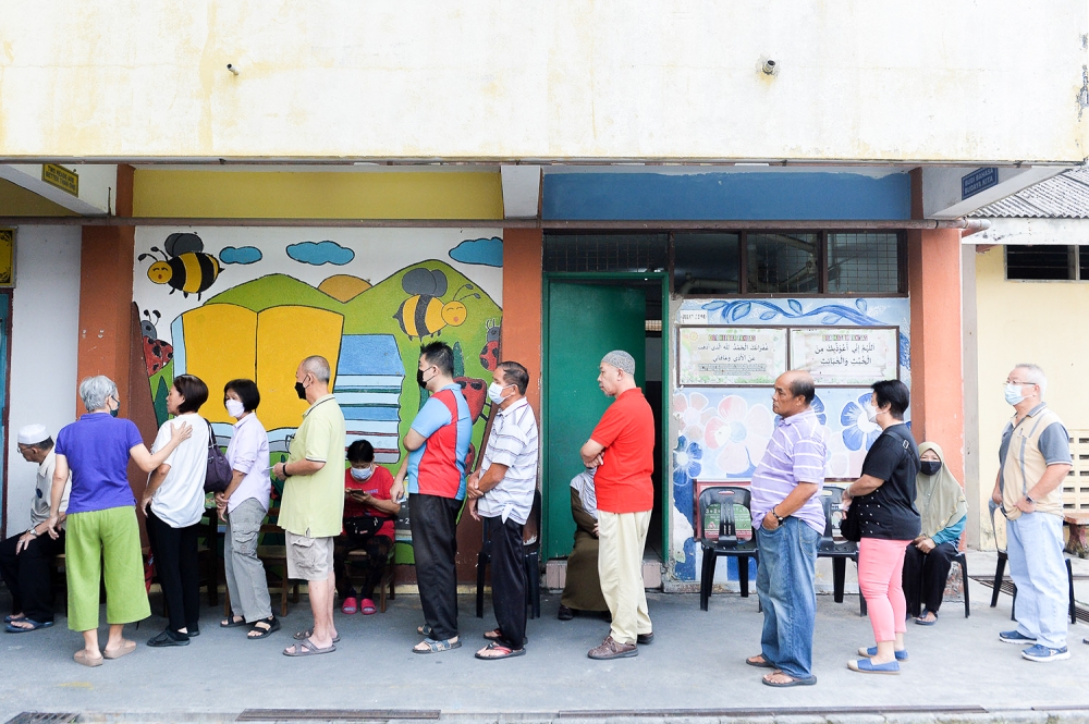 Voters queue up to cast their votes during the state election in Puchong, Selangor August 12, 2023. — Picture by Miera Zulyana