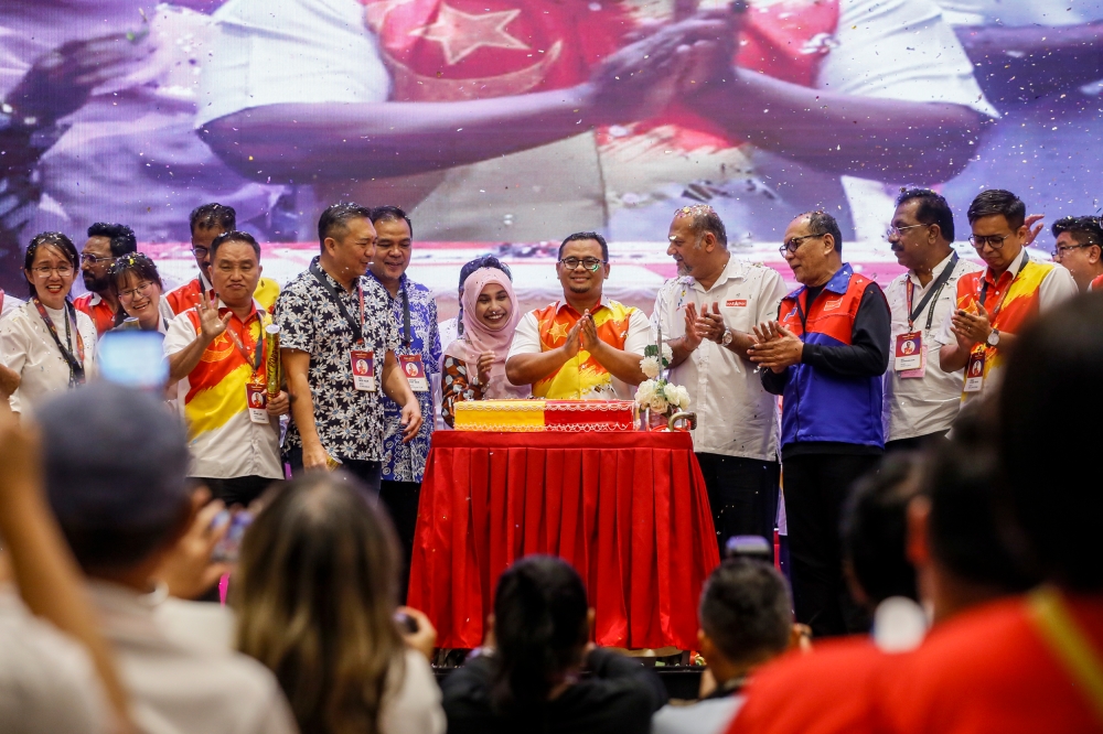 Datuk Seri Amirudin Shari and other PH and BN candidates celebrate their win at Wyndham Acmar in Klang, August 12, 2023. — Picture by Hari Anggara