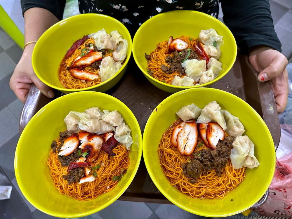 Special mee kolok with sweet red sauce served with wantans. — Bernama pic