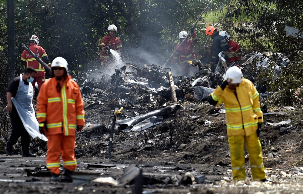 Fire and Rescue Department personnel putting out the fire at the crash site in Elmina, Shah Alam, August 17, 2023. — Bernama pic 