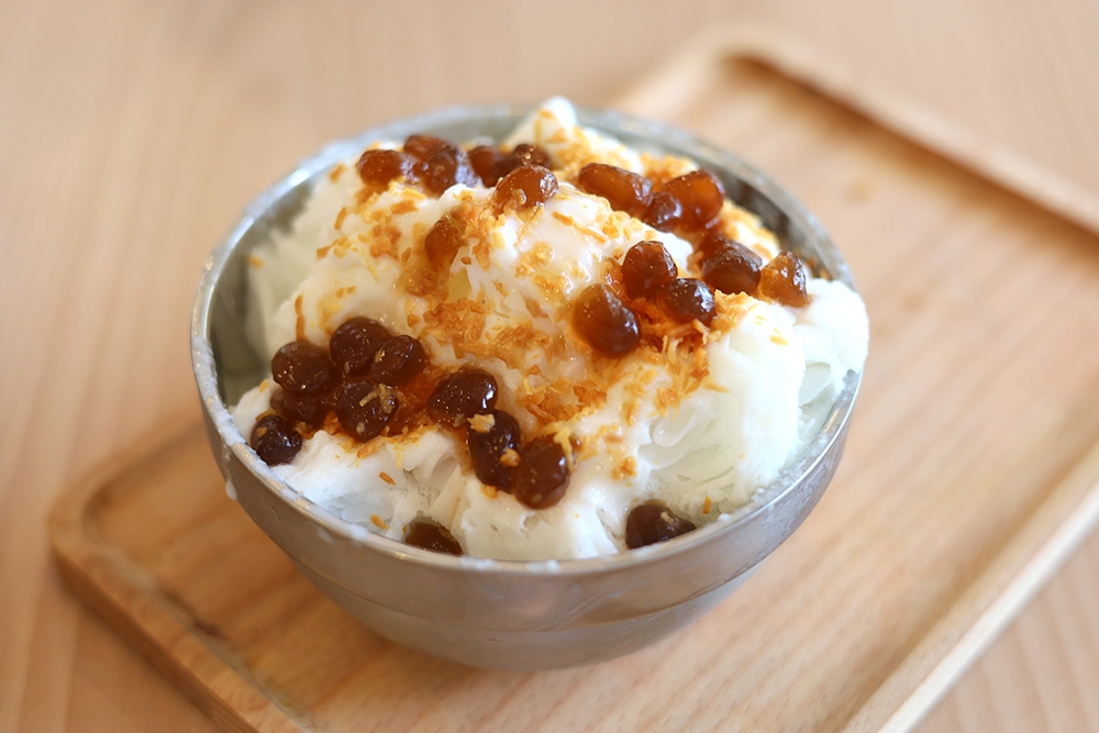 The Coconut Bingsu is a refreshing one with boba and toasted coconut flakes