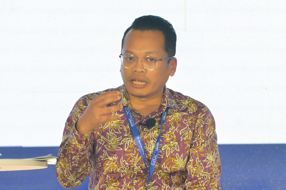 Minister of Natural Resources, Environment and Climate Change Nik Nazmi Nik Ahmad says civil servants can now wear batik clothing during the whole work week and not just on Thursdays. ― Picture by Miera Zulyana