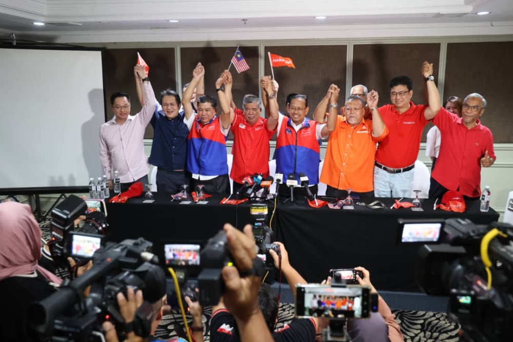 Pakatan Harapan and Barisan Nasional leaders with the unity coalition’s Pulai and Simpang Jeram by-election candidates at Thistle Hotel in Johor Baru August 24, 2023. — Picture by Ben Tan