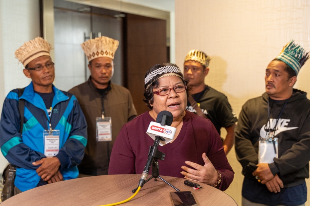 Chairperson of Jaringan Kampung Orang Asli Semenanjung Malaysia (JKOASM), Tijah Yok Chopil,speaking to the media during the 12th Indigenous Land Conference at Armada Hotel,vPetaling Jaya,.August 26,2023. — Picture By Raymond Manuel