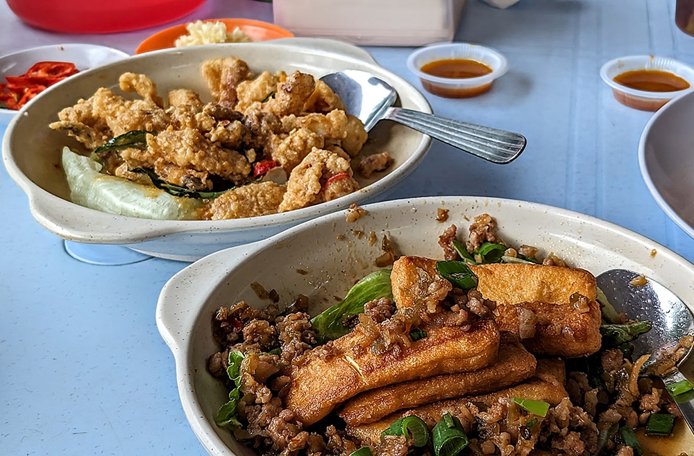 Unless you’re a freak of nature and can chow down on nothing but wings, go for some dishes at Yi Yi Tou. They don’t disappoint.