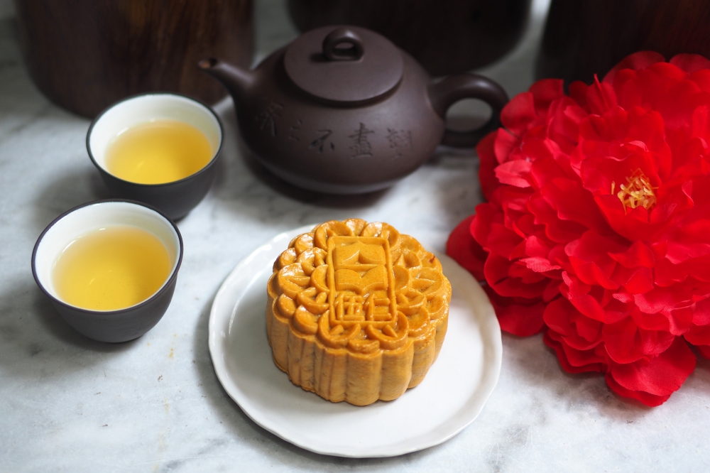 Shangri-La mooncakes, especially the assorted nuts with sun dried fruits, are a good choice — Picture by Lee Khang Yi