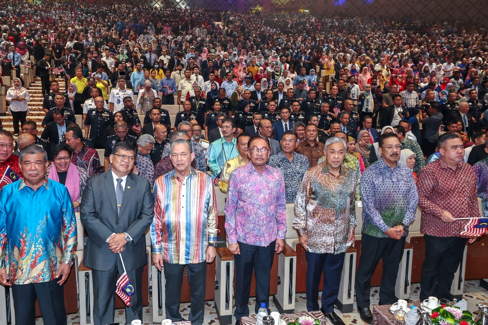 Chief Secretary to the Government Tan Sri Mohd Zuki Ali said civil servants welcome the prime minister’s desire to give a brighter future for the country. — Bernama pic 