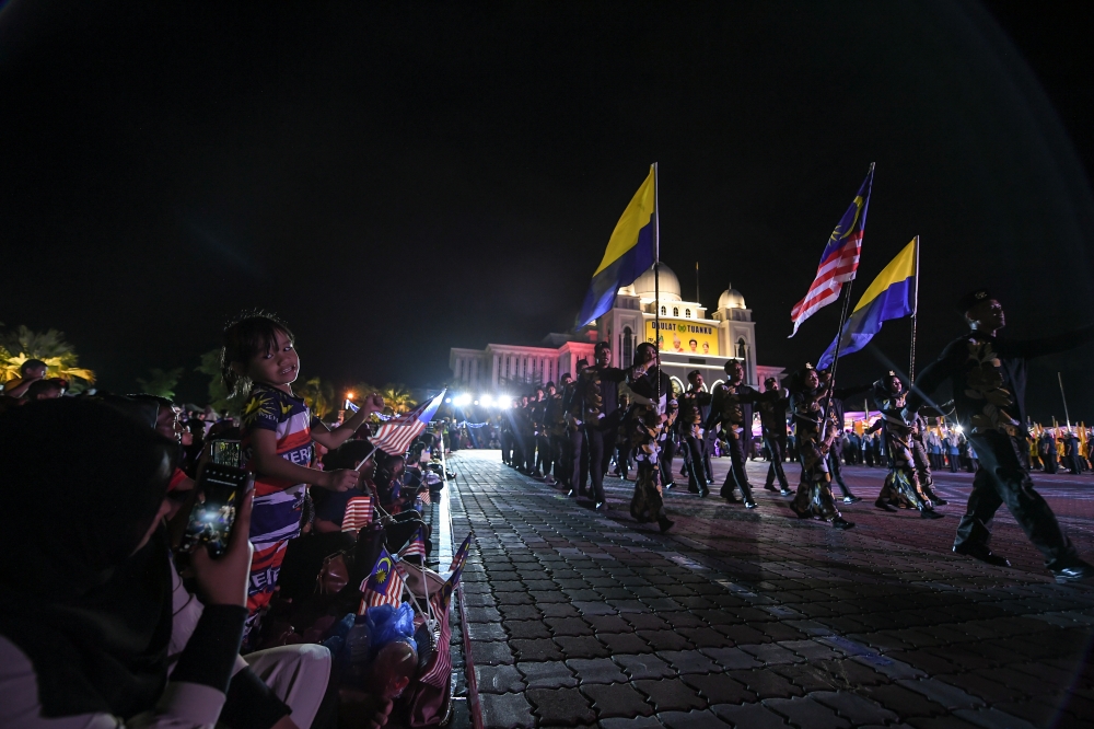 A total of 59 contingents involving public and private sector employees, public institutions of higher learning, schools, and non-governmental organisations (NGOs) participated in the Parade and Procession Ceremony for the 2023 National Day Celebration at the Perlis State Legislative Assembly Complex, August 31, 2023. — Bernama pic 