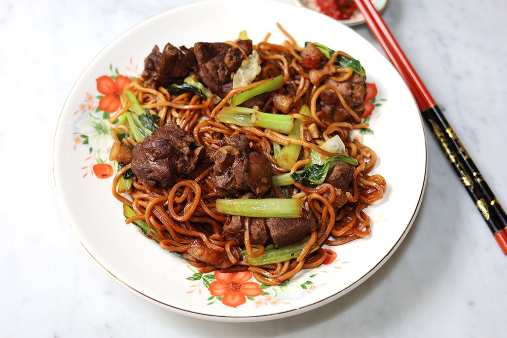 The rarely-seen ginger duck 'yee mee' is also found at this stall.