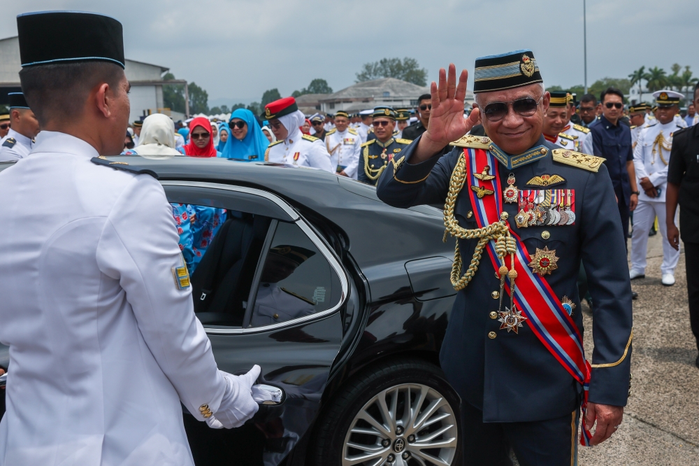 Chief of Defence Forces General Tan Sri Affendi Buang in his announcement said he was confident that his successor had a unique and distinctive ability to carry on the legacy and desire that had been built over the years. — Bernama pic 