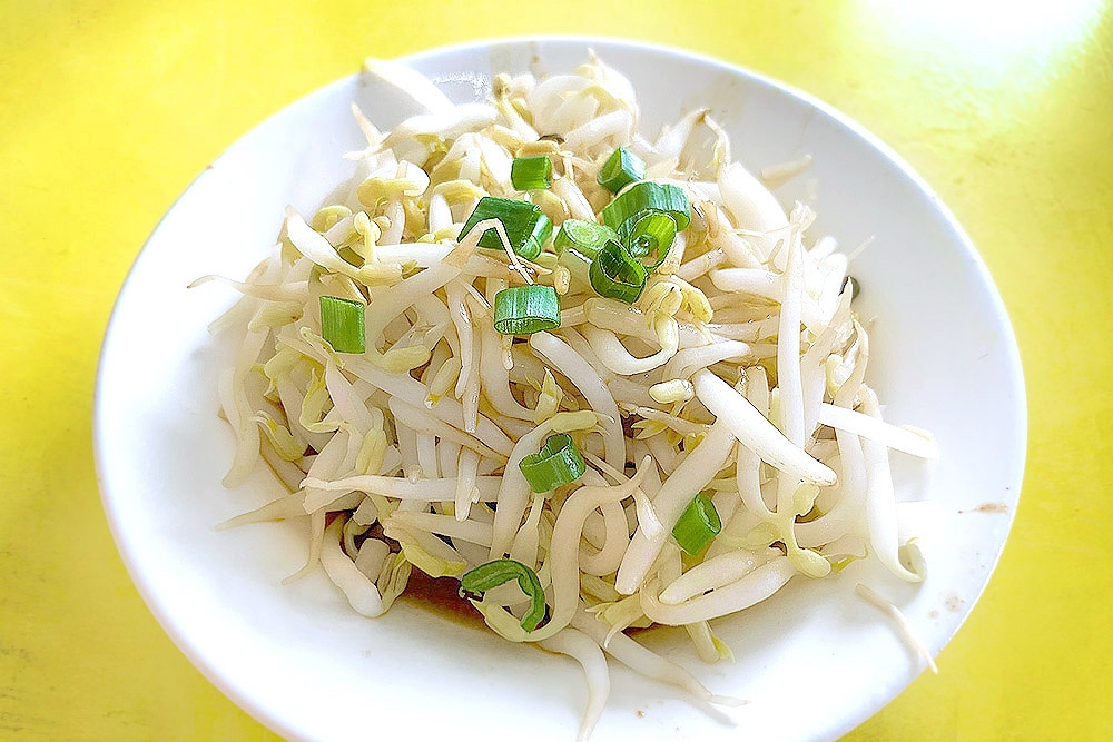 The requisite side of 'nga choy' or bean sprouts.