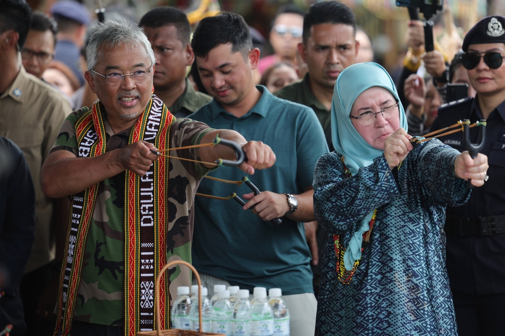 Yang di-Pertuan Agong Al-Sultan Abdullah Ri'ayatuddin Al-Mustafa Billah Shah and Raja Permaisuri Agong Tunku Azizah Aminah Maimunah Iskandariah during their visit to the Kompleks Persatuan Kebudayaan Kadazandusun (KDCA) in Penampang September 7, 2023. ― Bernama pic