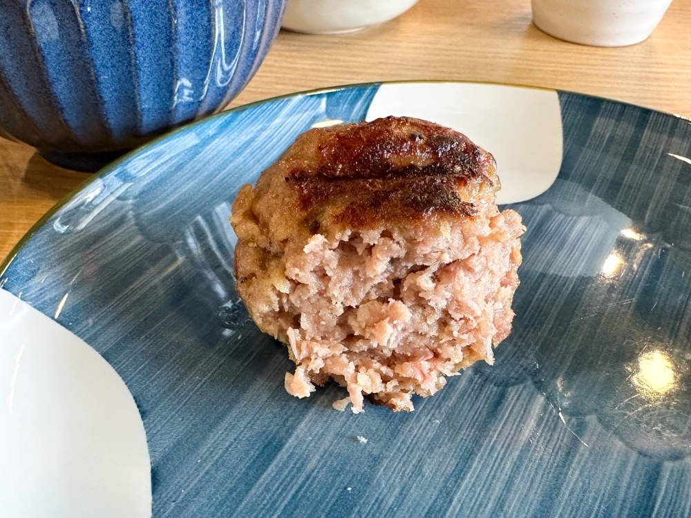 The meat is juicy inside and makes a good pairing with rice.