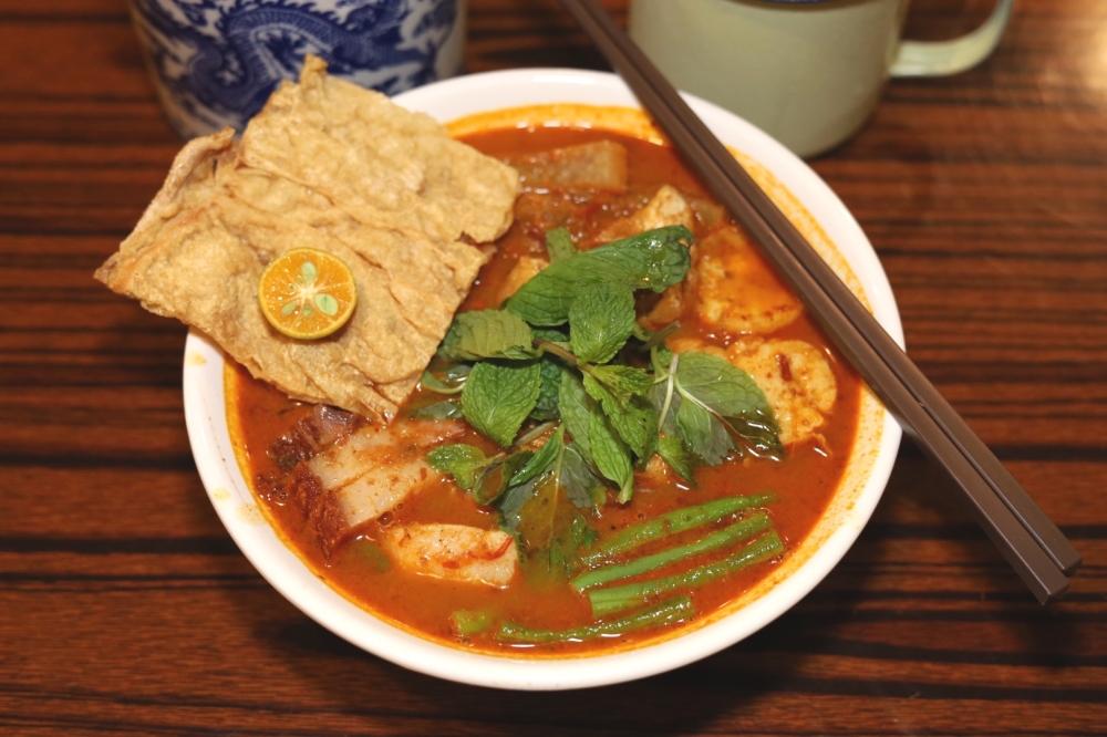 Who knew sour curry is a thing! Try their grandfather's legacy recipe by ordering the Chayang Curry Mee.