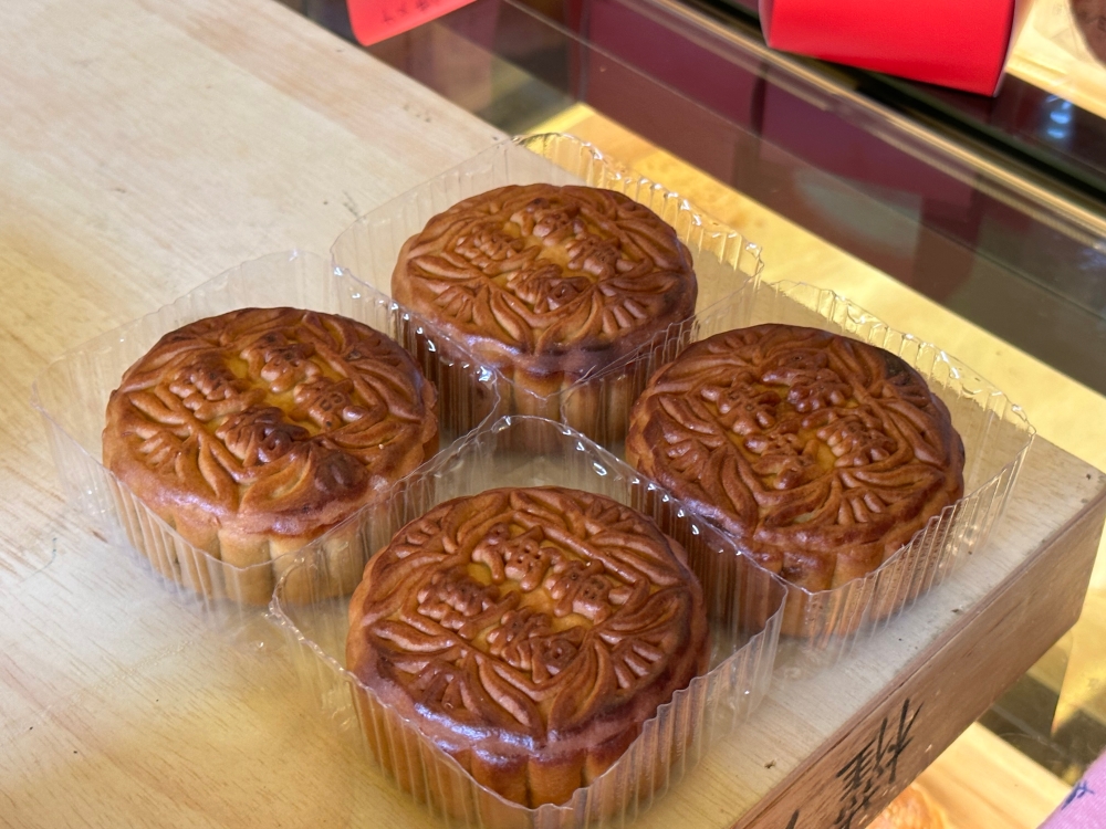 You can buy mooncakes for gifts since Mid-Autumn festival is coming up.