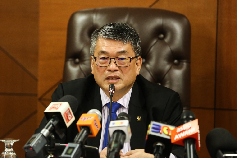 Parliamentary Special Select Committee on Human Rights, Election and Institutional Reform chairman William Leong said the committee will only invite the sitting and immediate past attorneys general to participate in its proceedings and help it to understand the issue. — Picture by Yusof Mat Isa