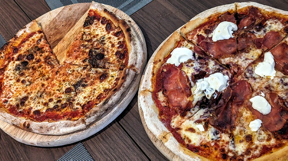 Both the pizzas we ordered on the night: the Napoli (left) and the Saporita (right).