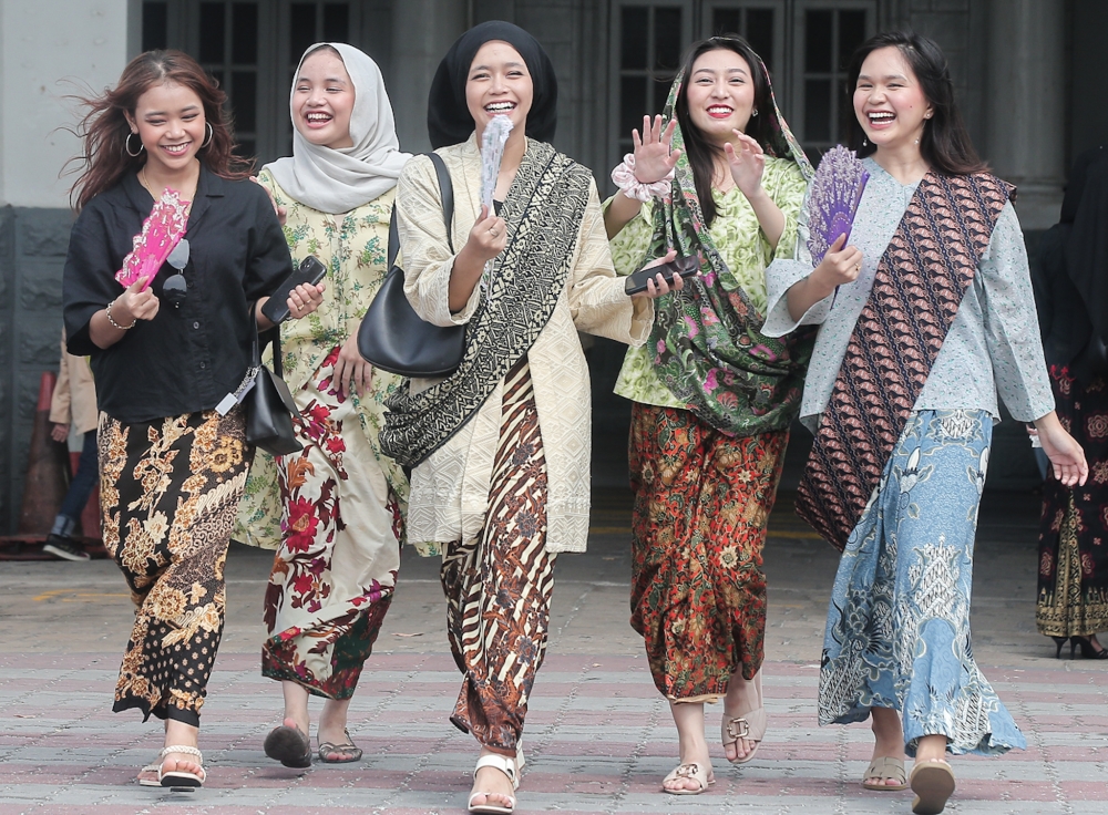 A total of 500 people from Perak, Kedah and Penang participated in the Sarong Train 2023 (KS2023) held at the Ipoh Railway Station grounds at Jalan Panglima Bukit Gantang Wahab in Ipoh September 16, 2023. — Picture by Farhan Najib