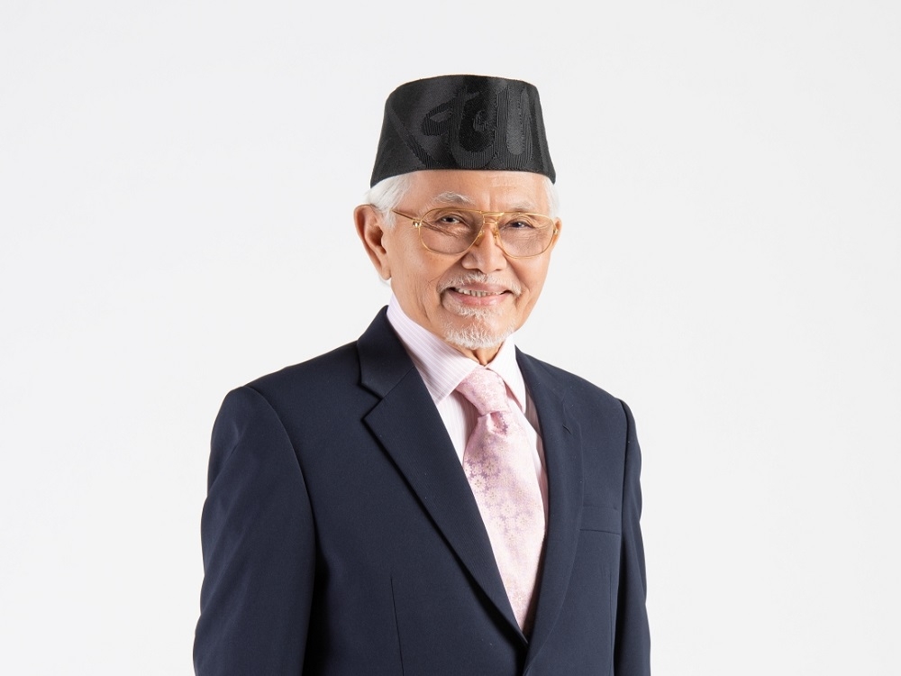 The Yang di-Pertua Negeri Sarawak Tun Pehin Sri Abdul Taib Mahmud has returned to Sarawak today after being overseas for about two months.  — Picture courtesy of Astana