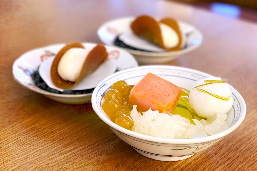 Desserts include 50T Aiyu Jelly (front) and Duck Egg Kaya Mochi (back).