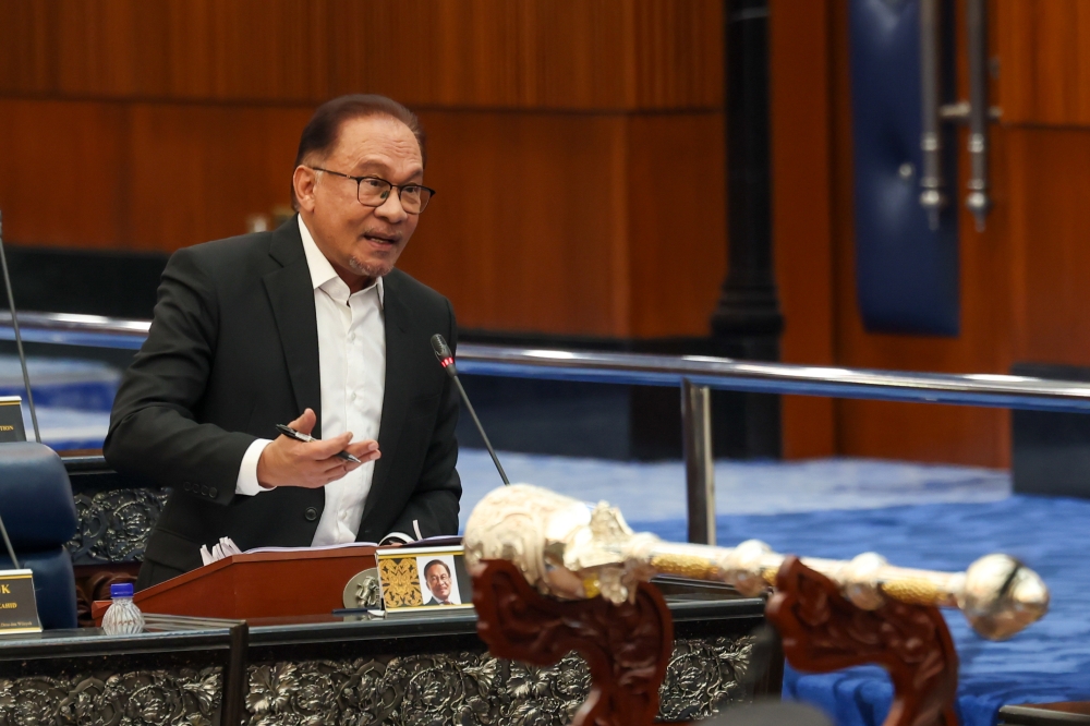 Prime Minister Datuk Seri Anwar Ibrahim said he has directed the relevant ministers to go on the ground and monitor market prices as the government must address this issue seriously. — Bernama pic 