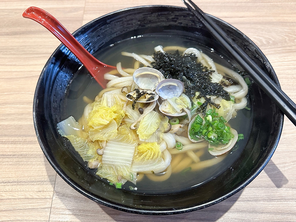 The light and sweet tasting broth with clams, cabbage and seaweed makes this Asari Kinoko Udon incredibly satisfying.