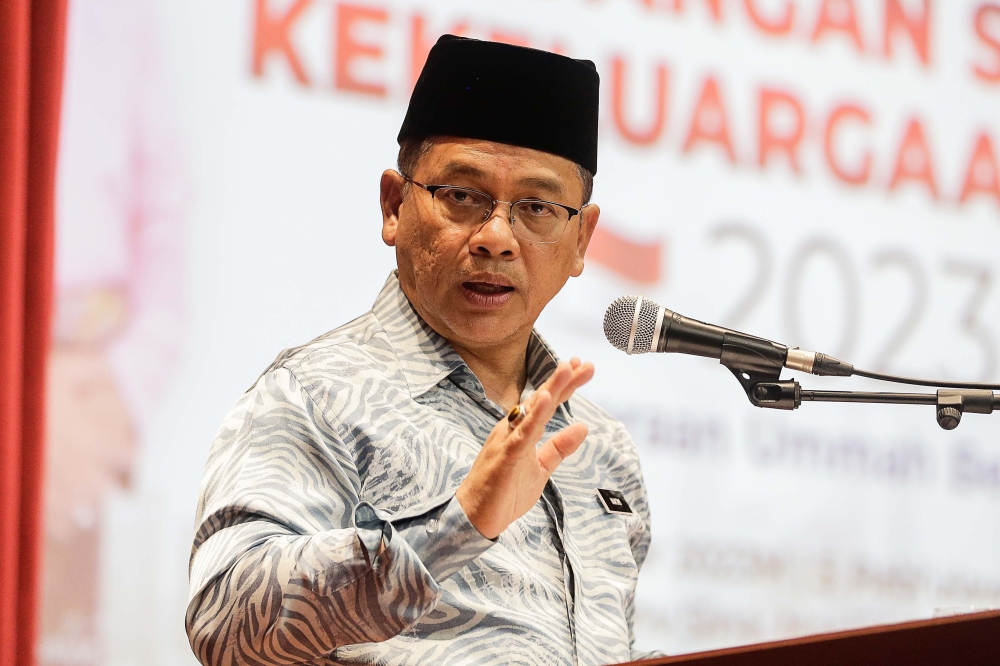 Minister in the Prime Minister’s Department (Religious Affairs) Datuk Na’im Mokhtar delivers his speech during the Islamic Family Regional Conference 2023 in Putra Mosque, Putrajaya, September 21, 2023. — Picture by Sayuti Zainudin 