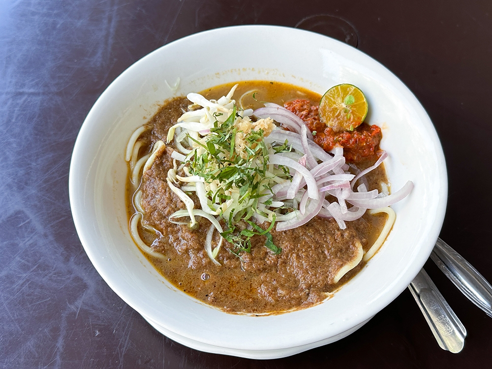 Laksa Johor is my forever bowl of happiness and this version feels like home as it's not too sweet but still rich enough to satisfy.