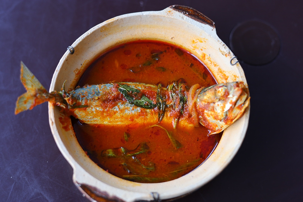 For lunch, you will spy this 'asam pedas' with fish... pair it with rice and the fresh, sweet 'ikan kembung'.