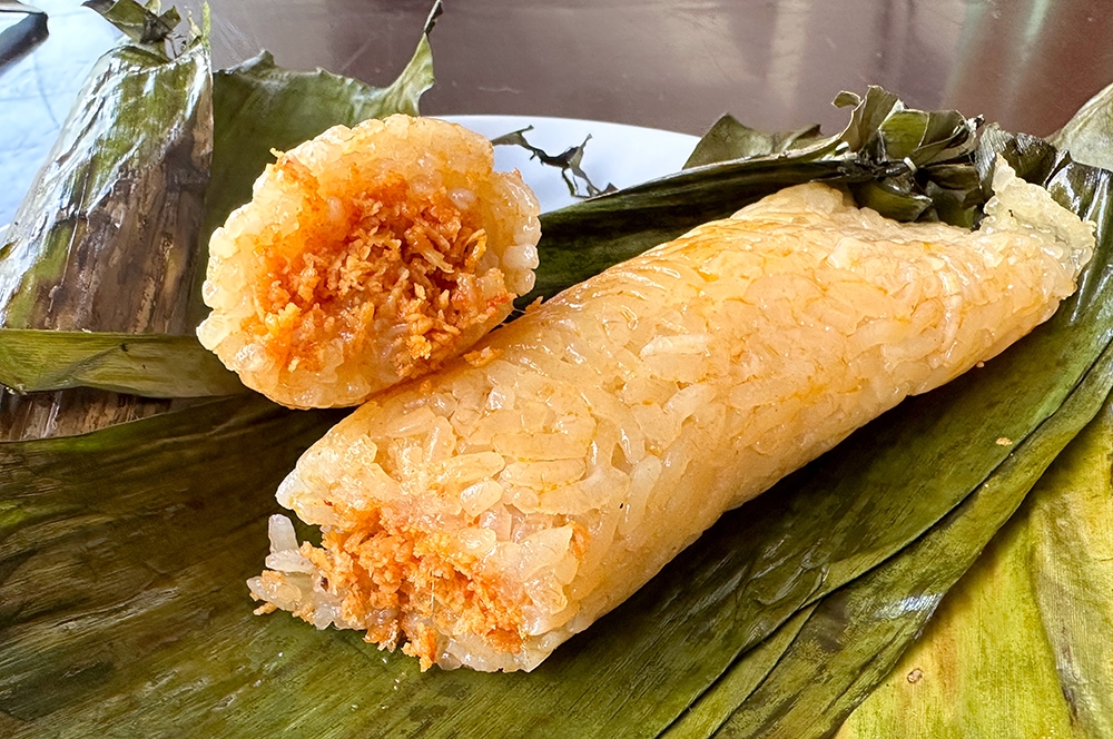 Inside the glutinous rice, there's 'serunding kelapa'.