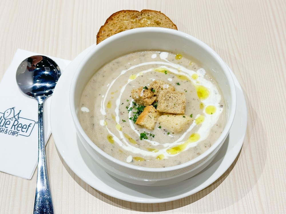 For a light bite, the Farmed Mushroom Soup with Truffle Oil will be a nice appetiser especially when it’s raining.