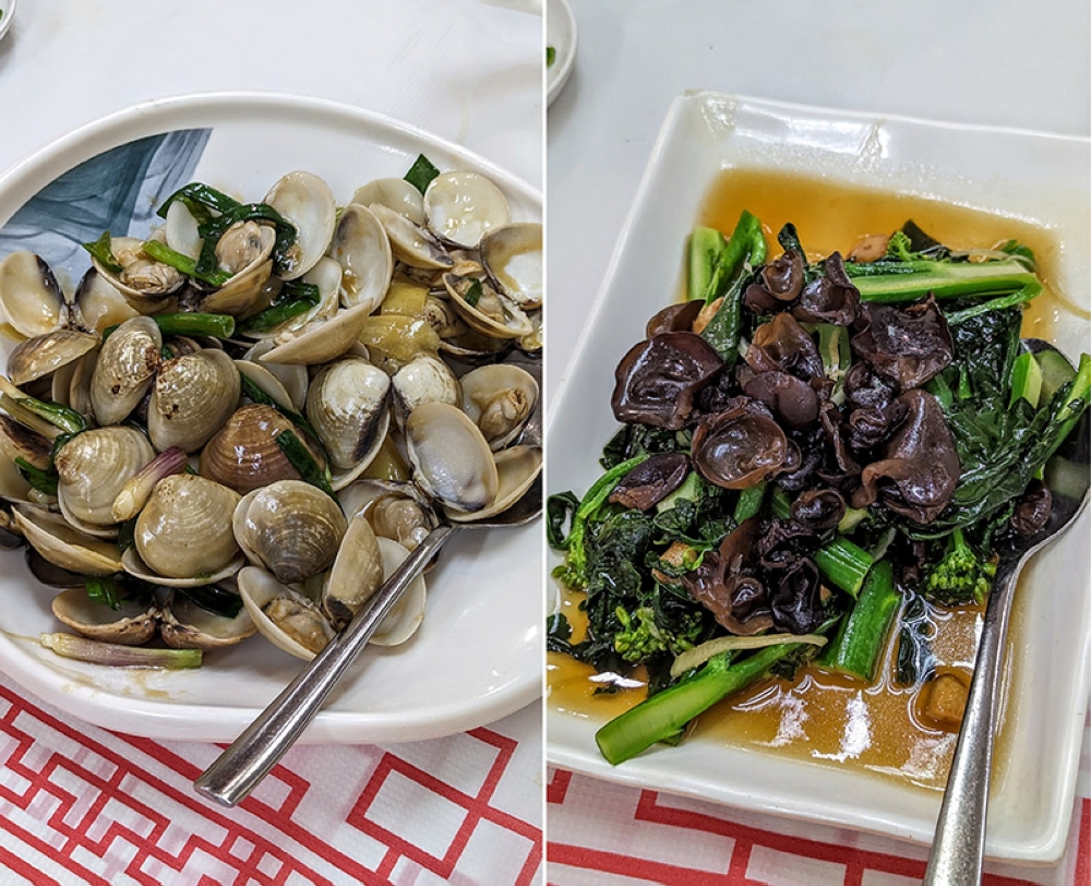 'Sabak' clams, stir fried with ginger, spring onions and plenty of cooking wine (left). 'Kai lan', stir-fried with a load of wood ear mushrooms and cooking wine too (right).