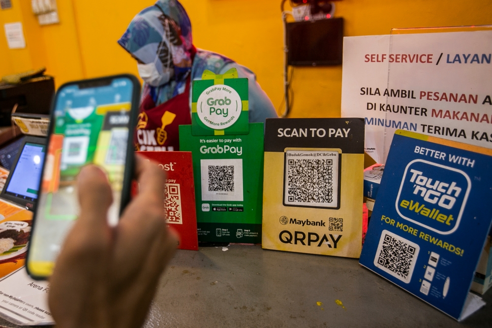 Payments Network Malaysia Sdn Bhd (PayNet), which operates the DuitNow QR code, recently clarified that a four-year waiver on merchant discount rate (MDR) charge on merchants is due to expire on November 1, 2023. — Picture by Hari Anggara 