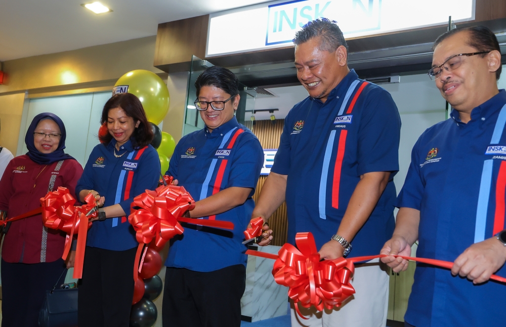 Entrepreneur Development and Cooperatives Minister Datuk Ewon Benedick at the launch of the National Institute of Entrepreneurship branch here today. — Bernama pic