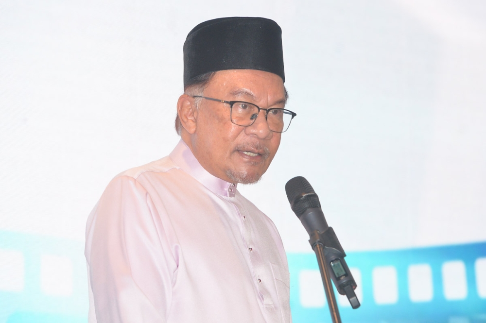 Nusantara Academy for Strategic Research senior fellow Azmi Hassan said Anwar must demonstrate his commitment to effecting necessary changes in the reshuffle, particularly when dealing with underperforming ministers within his government. — Picture by Miera Zulyana