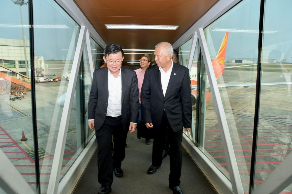 Penang Chief Minister Chow Kon Yeow (left) and Deputy Minister of Tourism, Creative Industry and Performing Arts Datuk Sebastian Ting at Kuching International Airport. ― Penerangan pic via Borneo Post