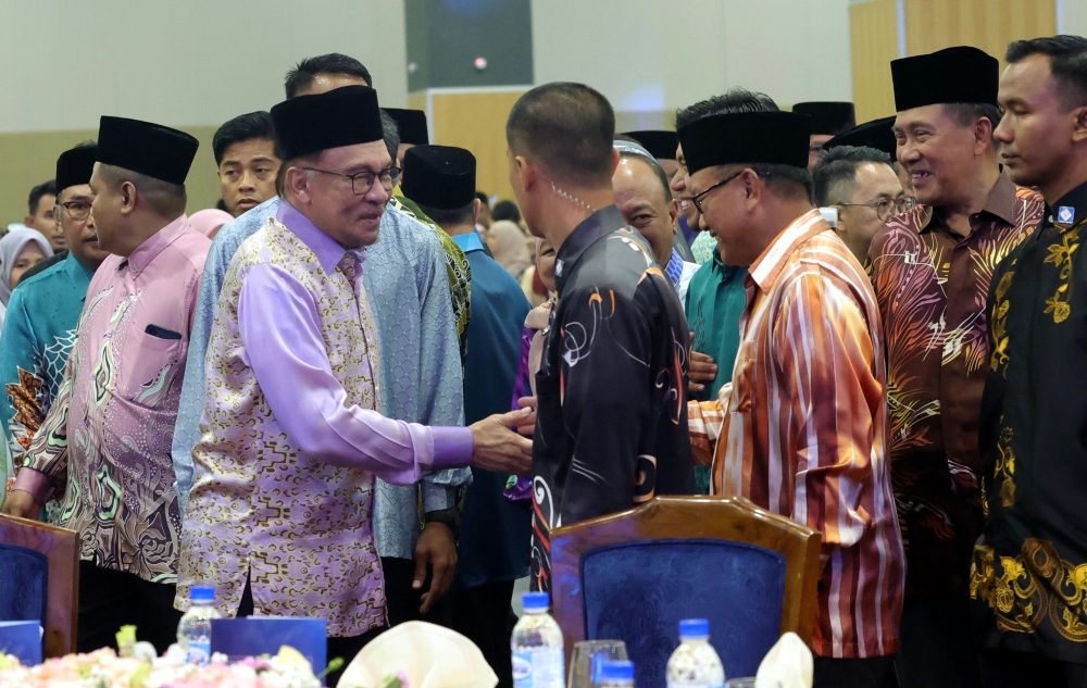 Prime Minister Datuk Seri Anwar Ibrahim at the Islamic Affairs Management Convention in conjunction with the 2023 Ijtimak Perdana Agensi Agama Seluruh Malaysia (IJPAM) at the Sabah International Convention Centre, Kota Kinabalu, October 4, 2023. — Bernama pic 