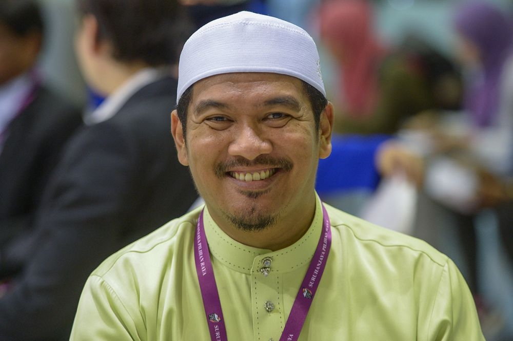 Freelance preacher Ahmad Dusuki Abd Rani was ordered by the High Court to file his statement of defence by October 20 to a lawsuit brought by Communications and Digital Minister Fahmi Fadzil. — Picture by Mukhriz Hazim