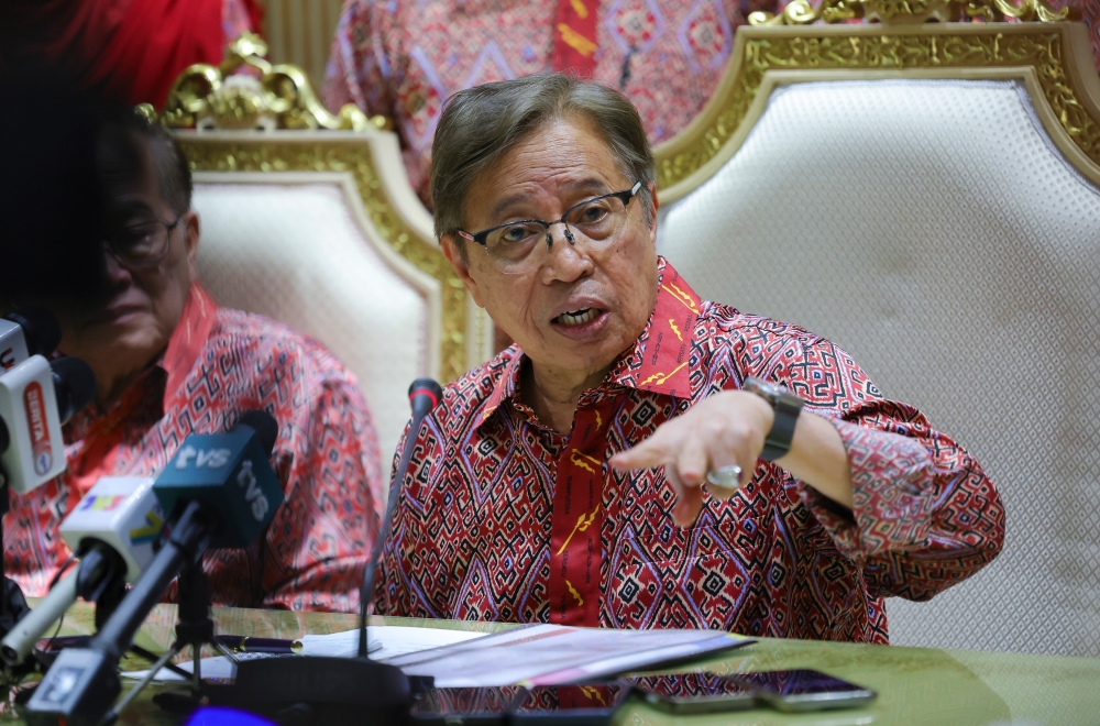 The Premier of Sarawak Tan Sri Abang Johari Openg said the existing Public Service Remuneration System which has been used for a long time, should be reviewed, in addition to the pension system and the regional allowance rates given to federal civil servants serving in Sarawak and Sabah. — Bernama pic