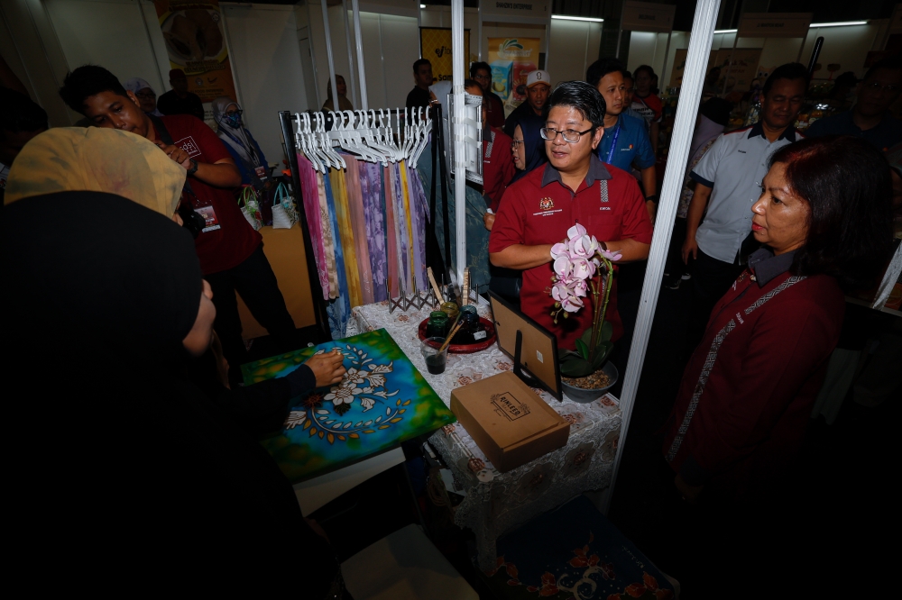 Entrepreneur Development and Cooperatives Minister Datuk Ewon Benedick attends the national-level One District One Industry Madani Showcase 2023 at the Melaka International Trade Centre October 7, 2023. — Bernama pic