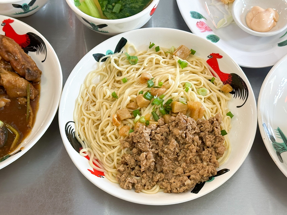 The Original Hakka Noodles is comforting with minced meat and lard