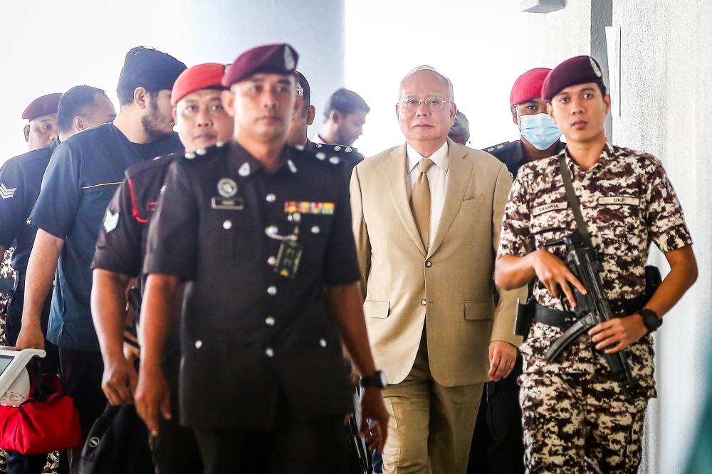 Former prime minister Datuk Seri Najib Razak arrives at the Kuala Lumpur High Court Complex October 9, 2023. — Picture by Yusof Mat Isa